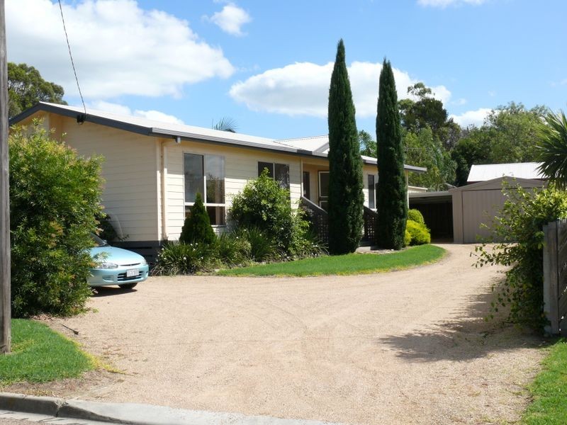 32 Bay Road, Eagle Point VIC 3878