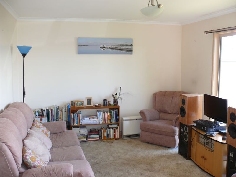 32 Bay Road, Eagle Point VIC 3878
