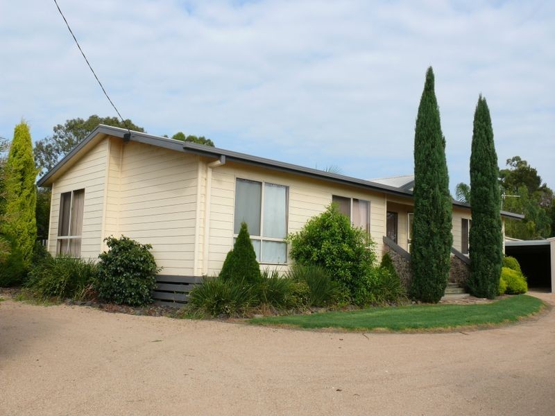 32 Bay Road, Eagle Point VIC 3878