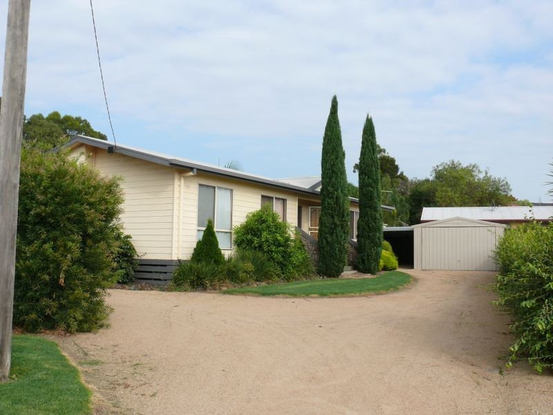 32 Bay Road, Eagle Point VIC 3878