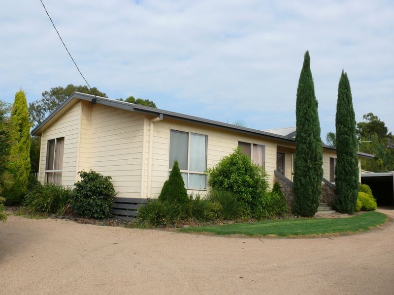 32 Bay Road, Eagle Point VIC 3878