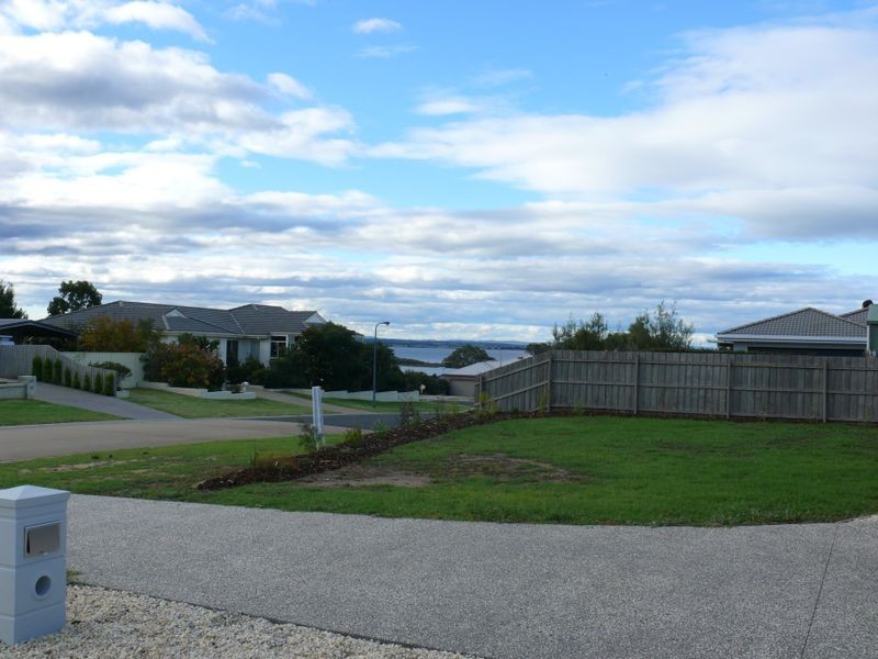 3 Wisteria Place, Paynesville VIC 3880