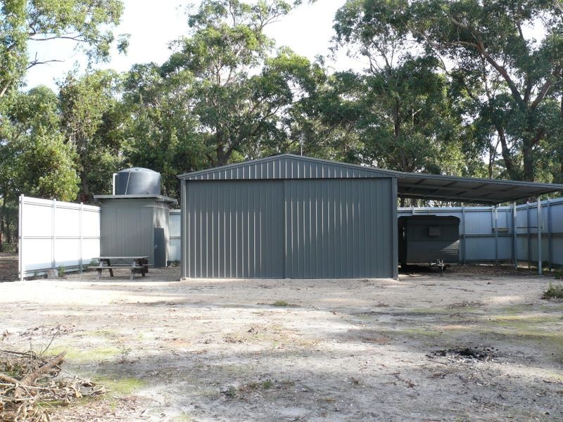 155 Centre Road, Raymond Island VIC 3880