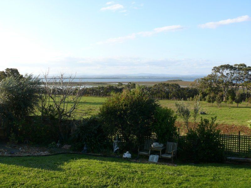 8 Fullarton Drive, Paynesville VIC 3880