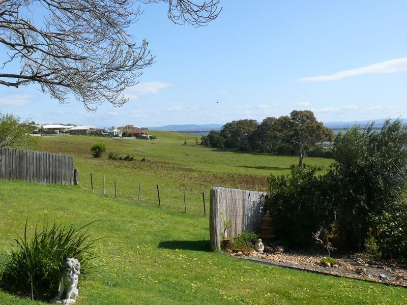 8 Fullarton Drive, Paynesville VIC 3880