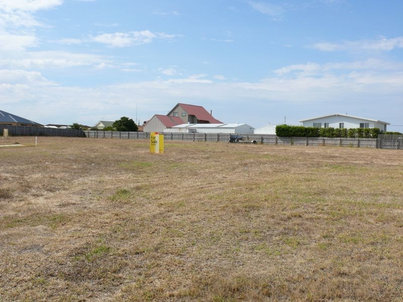 18 Jacaranda Drive, Paynesville VIC 3880