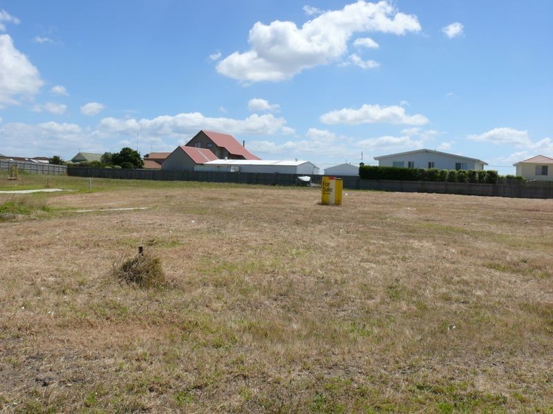 18 Jacaranda Drive, Paynesville VIC 3880