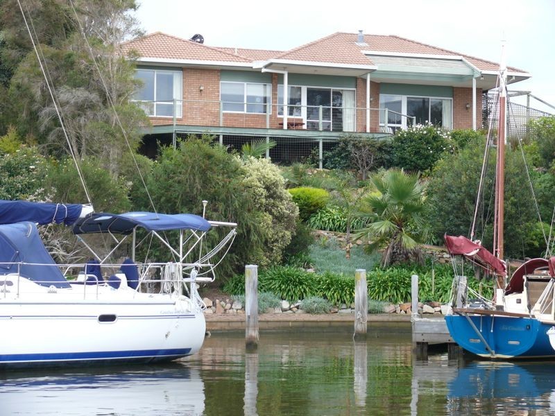 17 Schooner Terrace, Paynesville VIC 3880