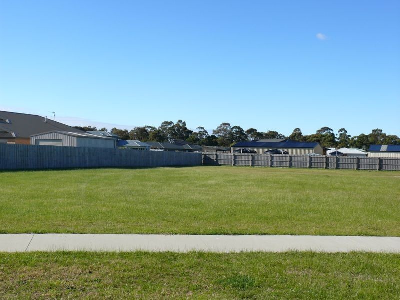 24 Riviera Close, Paynesville VIC 3880