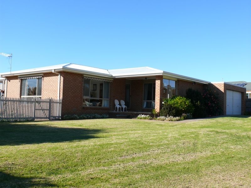 8 Meridian Way, Newlands Arm VIC 3875