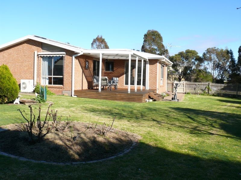 8 Meridian Way, Newlands Arm VIC 3875