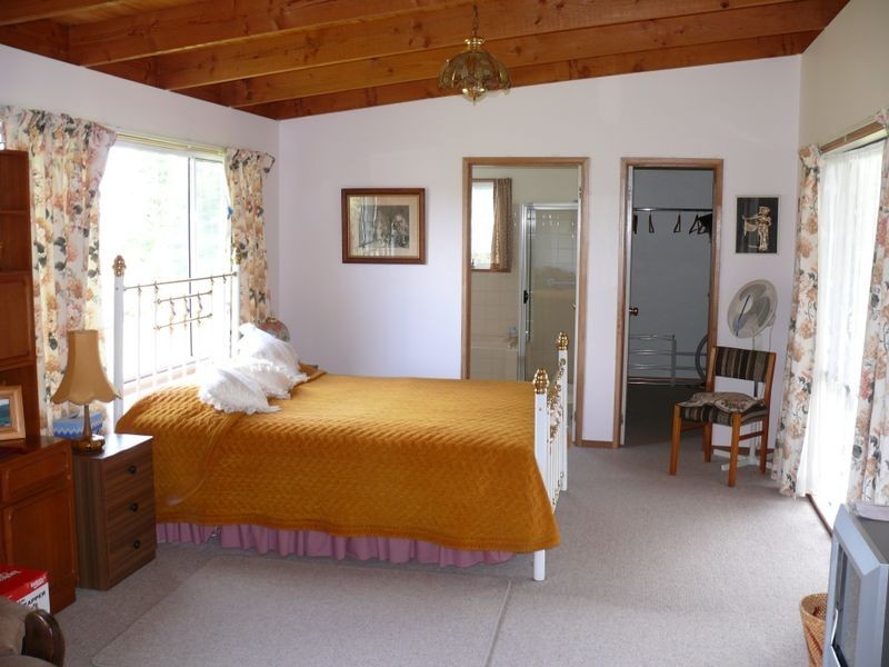 150 Gravelly Point Road, Raymond Island VIC 3880