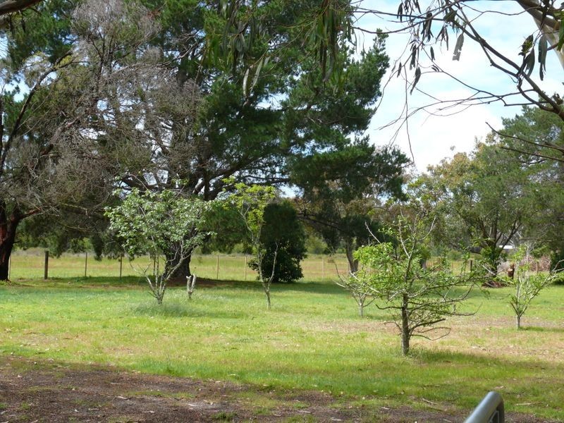 150 Gravelly Point Road, Raymond Island VIC 3880