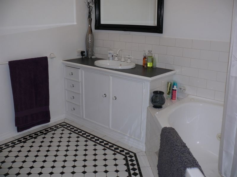 16 Tait Street, Eagle Point VIC 3878