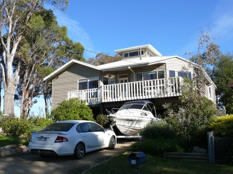 16 Tait Street, Eagle Point VIC 3878