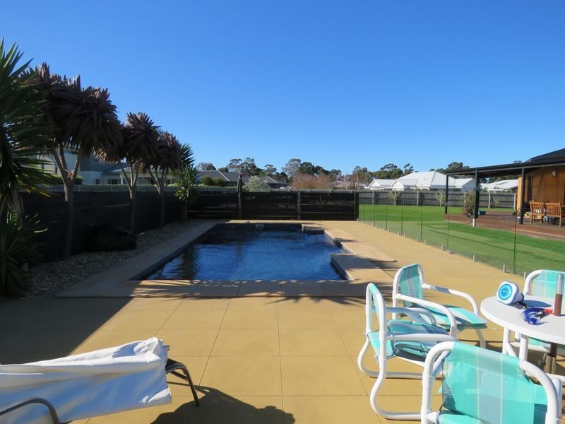 35 May Park Drive, Paynesville VIC 3880