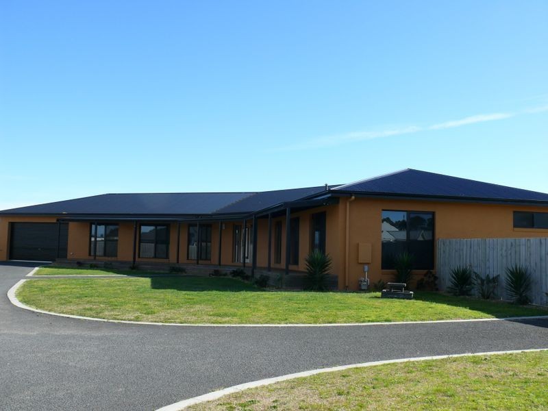 35 May Park Drive, Paynesville VIC 3880