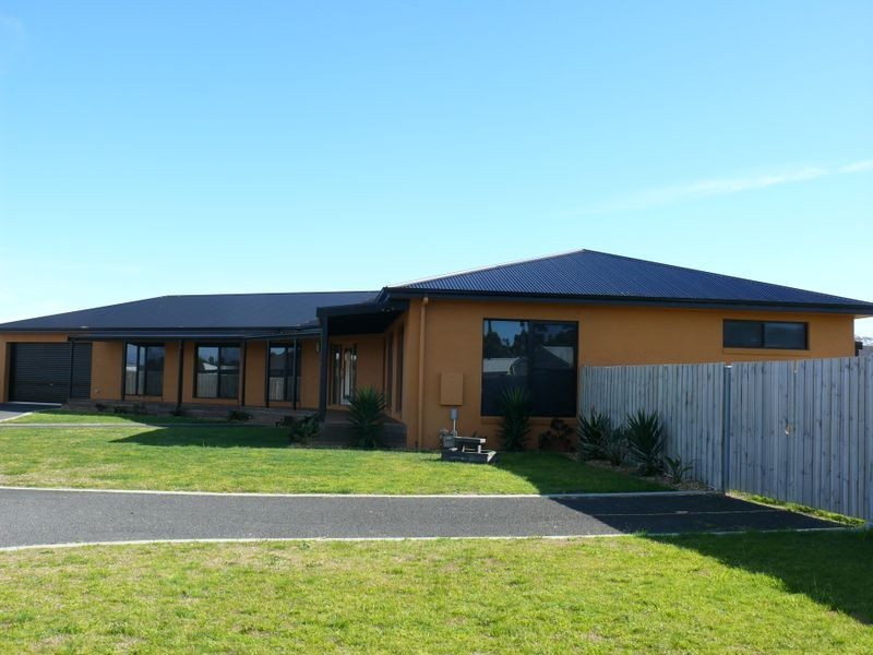 35 May Park Drive, Paynesville VIC 3880