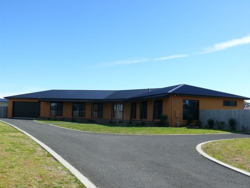 35 May Park Drive, Paynesville VIC 3880