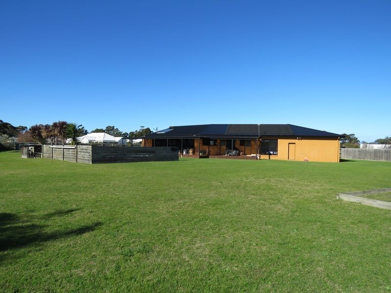 35 May Park Drive, Paynesville VIC 3880