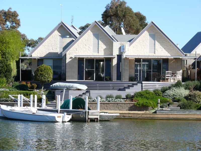 9 Waterloo Court, Paynesville VIC 3880