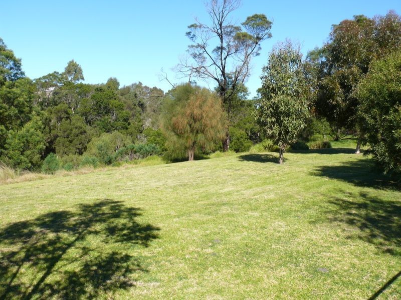 37 Lake Shore Drive, Newlands Arm VIC 3875