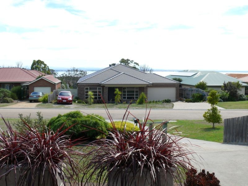 16 Windermere Terrace, Paynesville VIC 3880