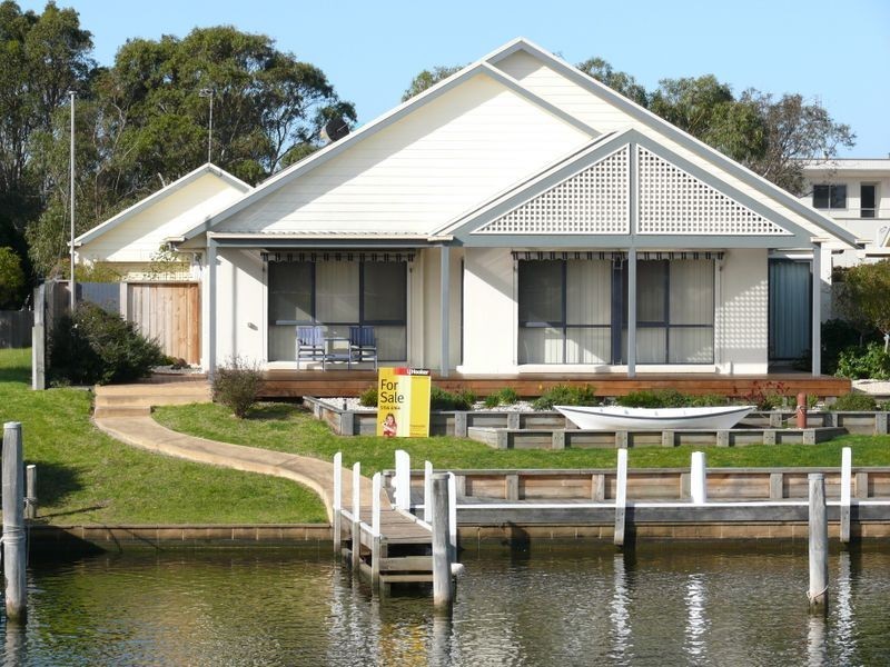 16 Aquarius Way, Paynesville VIC 3880