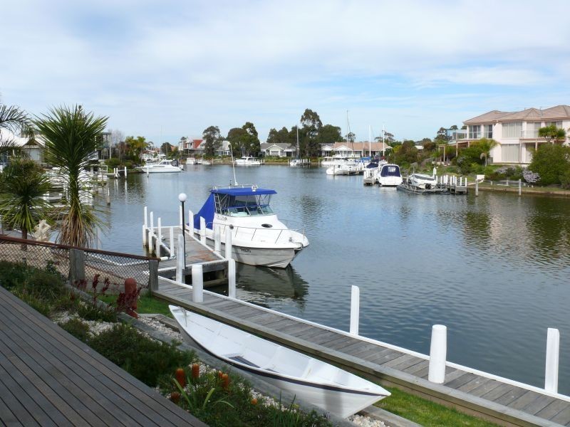 16 Aquarius Way, Paynesville VIC 3880