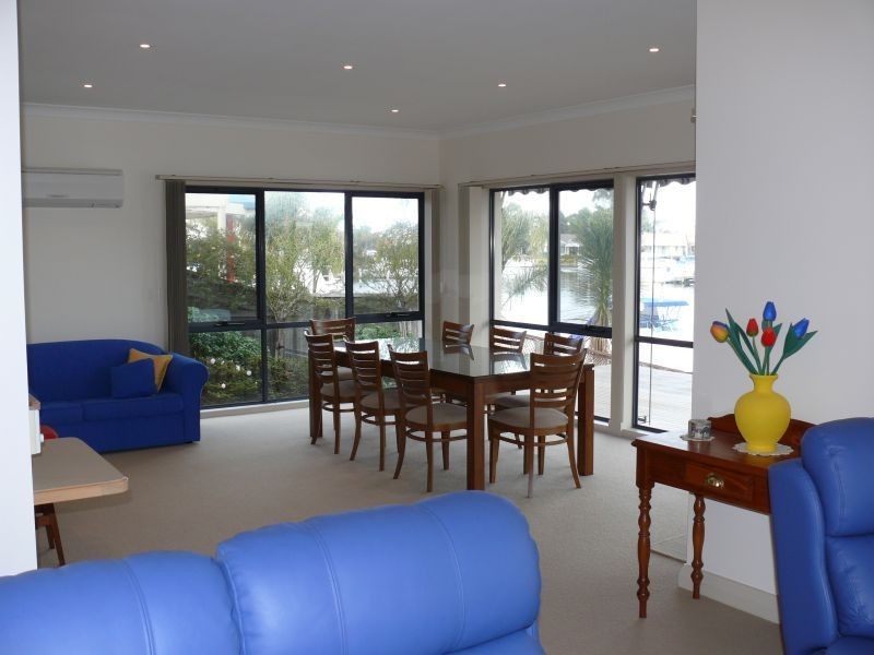 16 Aquarius Way, Paynesville VIC 3880