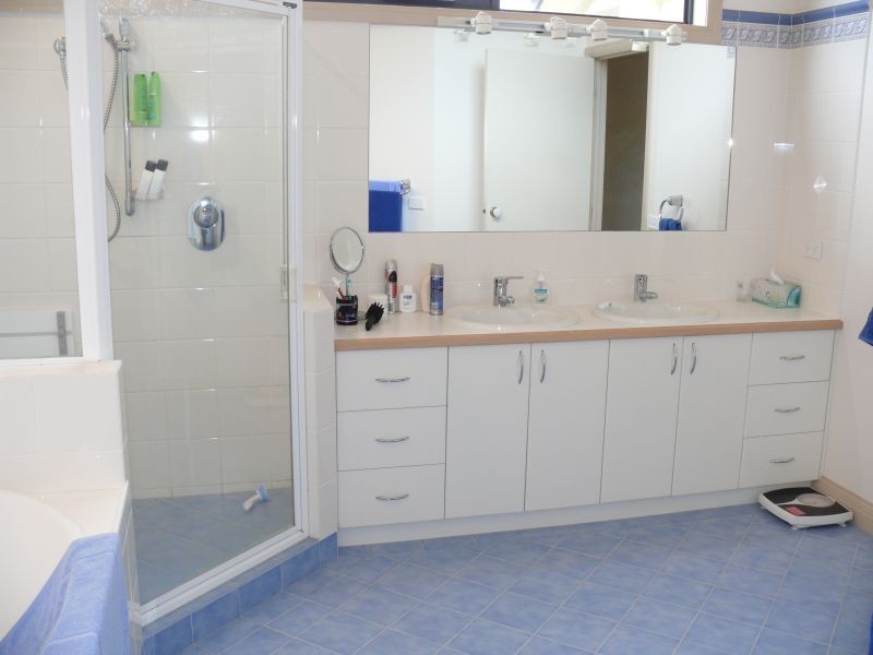 16 Aquarius Way, Paynesville VIC 3880