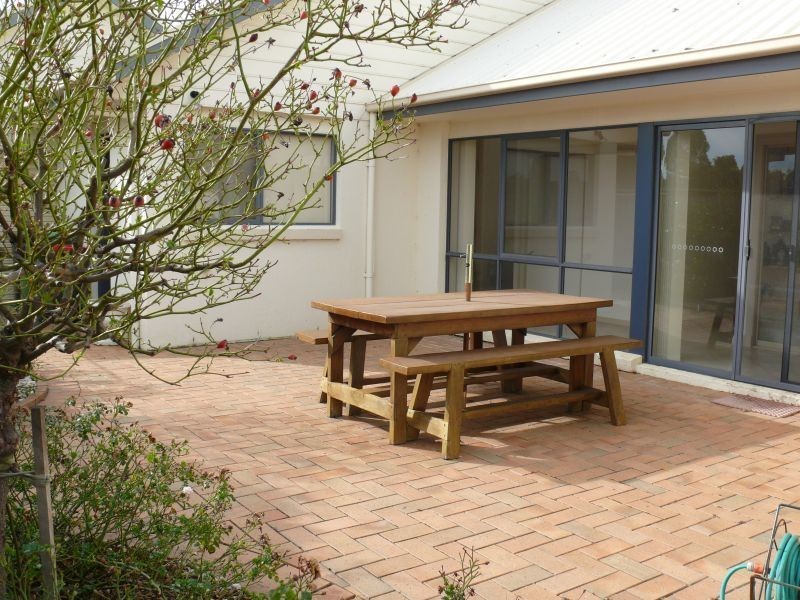 16 Aquarius Way, Paynesville VIC 3880