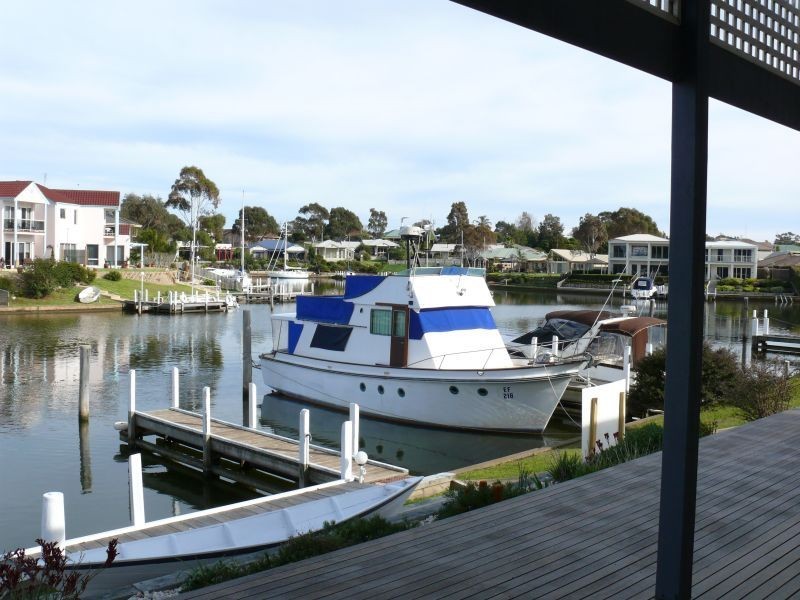 16 Aquarius Way, Paynesville VIC 3880