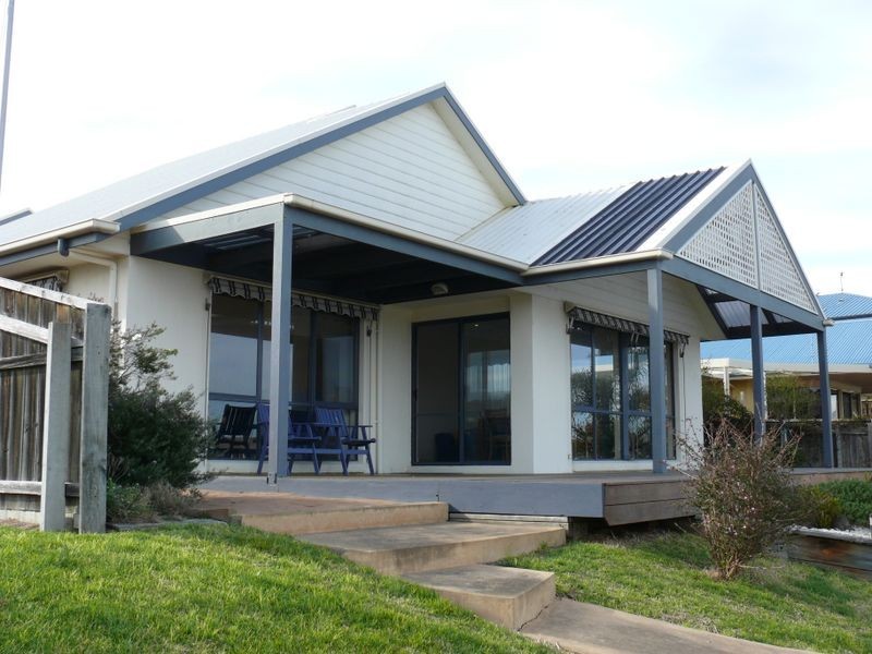 16 Aquarius Way, Paynesville VIC 3880