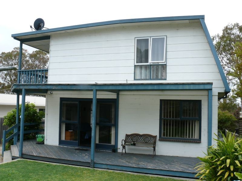 8 Tait Street, Eagle Point VIC 3878