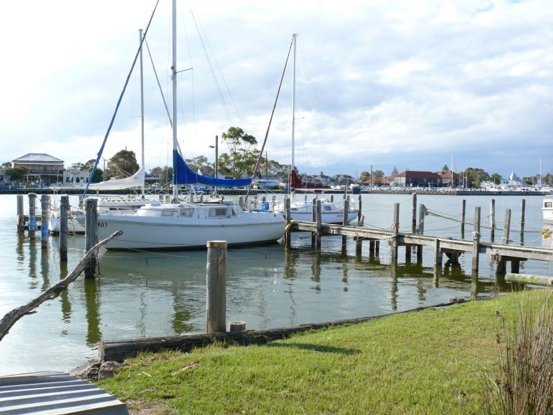 25 Fifth Parade, Raymond Island VIC 3880