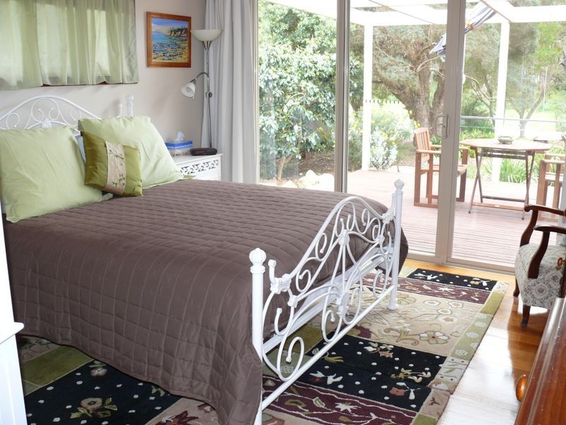 25 Fifth Parade, Raymond Island VIC 3880