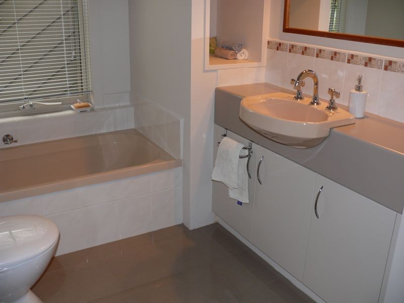 25 Fifth Parade, Raymond Island VIC 3880