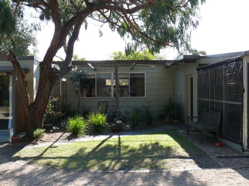 25 Fifth Parade, Raymond Island VIC 3880