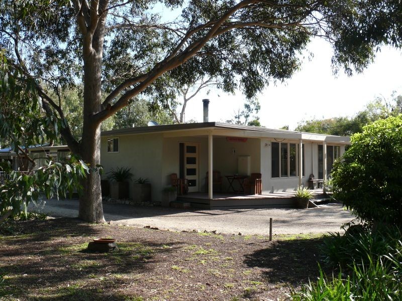 25 Fifth Parade, Raymond Island VIC 3880