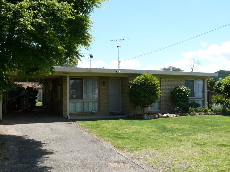 27 Toonalook Parade, Paynesville VIC 3880