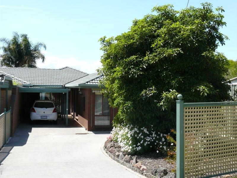 2/215 Bay Road, Eagle Point VIC 3878