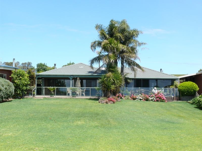 2/215 Bay Road, Eagle Point VIC 3878