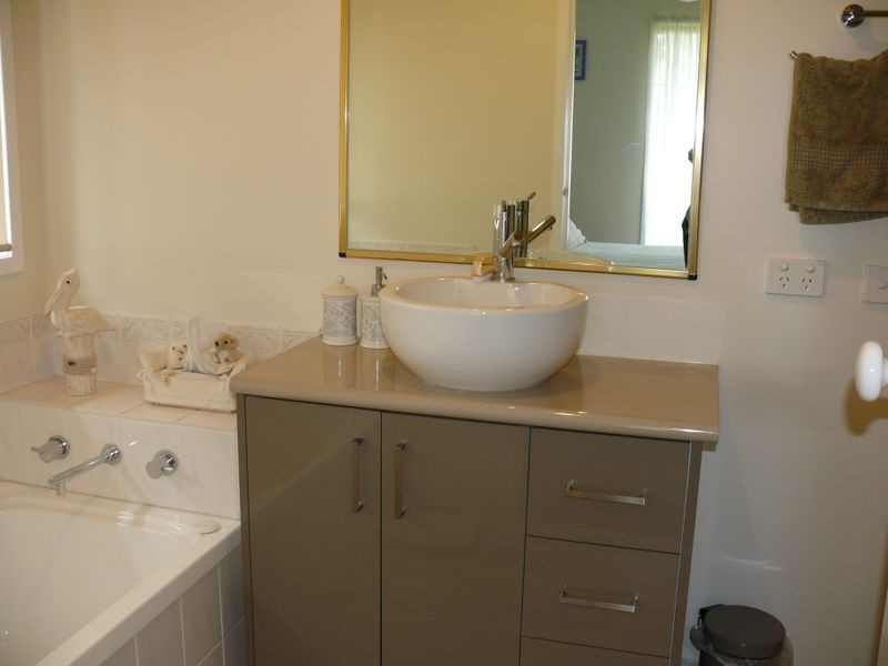 111 Bay Road, Eagle Point VIC 3878