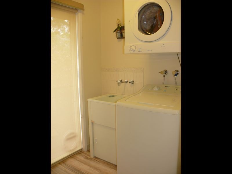 111 Bay Road, Eagle Point VIC 3878