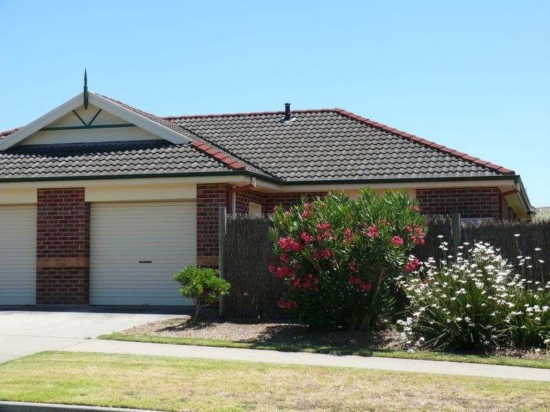 2/1-5 Canal Road, Paynesville VIC 3880