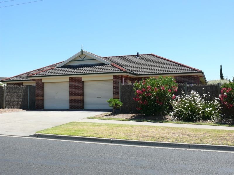 2/1-5 Canal Road, Paynesville VIC 3880