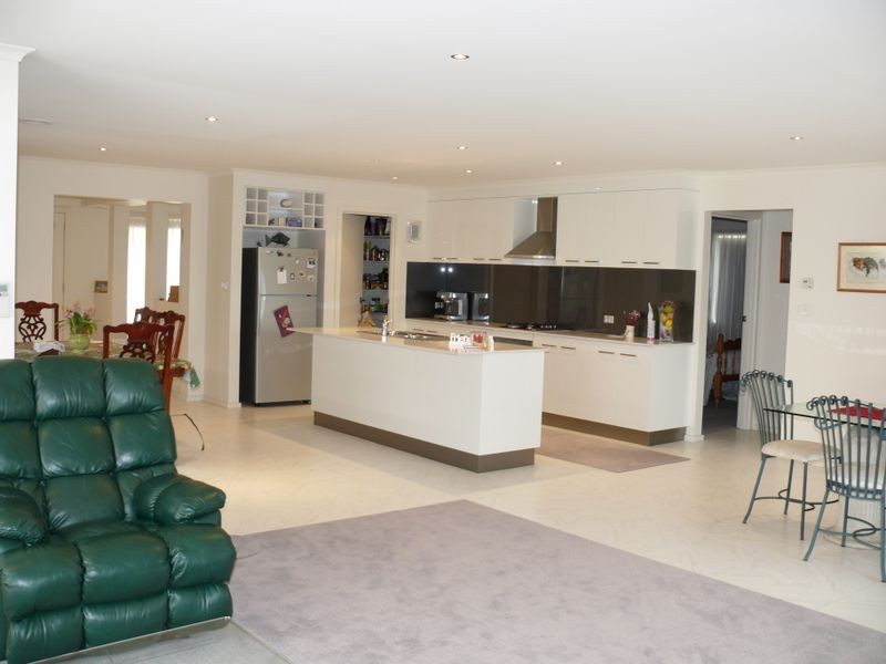 12 The Grange, Paynesville VIC 3880