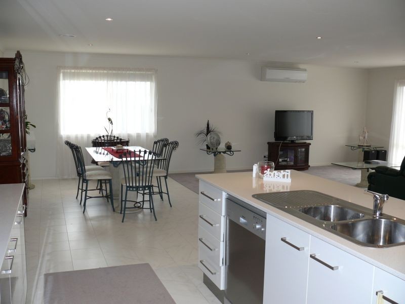 12 The Grange, Paynesville VIC 3880