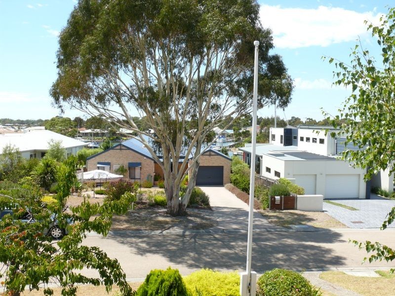 16 Sheerwater Terrace, Paynesville VIC 3880